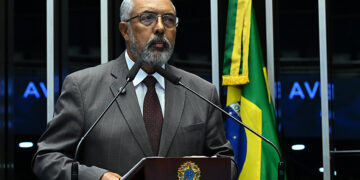 Paim volta a defender redução da jornada de trabalho e fim da escala 6×1 — Senado Notícias