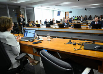 Vai para a Câmara projeto que combate violência contra mulher no turismo — Senado Notícias