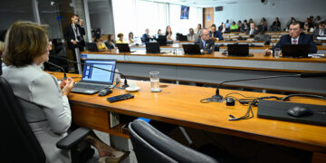 Vai para a Câmara projeto que combate violência contra mulher no turismo — Senado Notícias