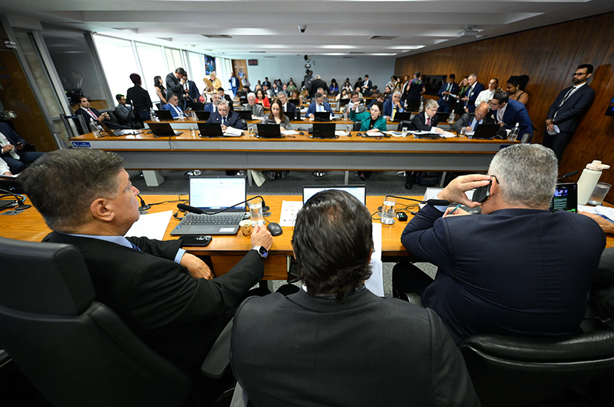 CPMI do INSS ouve ex-noiva de Vorcaro e presidente da Dataprev — Senado Notícias