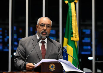 Paim pede ampliação de políticas públicas para pessoas com Síndrome de Down — Senado Notícias