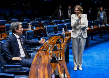 Aprovada adequação da LDO a nova licença-paternidade e apoio à reciclagem — Senado Notícias