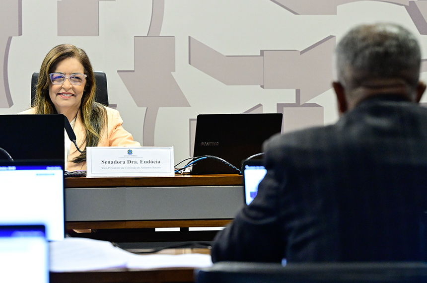 CAS aprova em segundo turno regulamentação da psicopedagogia — Senado Notícias