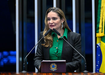 Augusta Brito defende projetos que combatem a violência contra a mulher — Senado Notícias