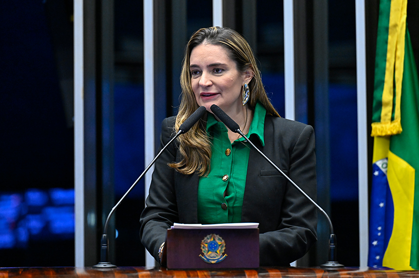Augusta Brito defende projetos que combatem a violência contra a mulher — Senado Notícias