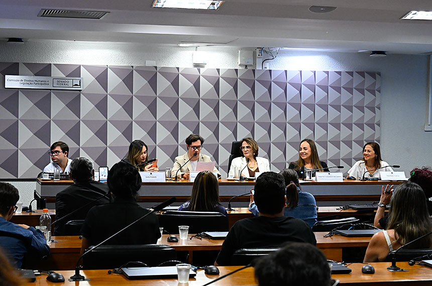 A vida real ainda não reflete a lei, aponta audiência sobre síndrome de Down — Senado Notícias