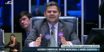 ‘Exemplo de luta para todas as brasileiras’, diz Alcolumbre sobre Maria da Penha — Senado Notícias