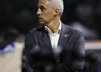 São Paulo anuncia demissão do técnico Hernán Crespo
