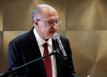 Alckmin deixará ministério em abril, mas seguirá como vice