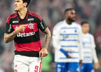 Flamengo vence Cruzeiro com gols de Pedro e Carrascal