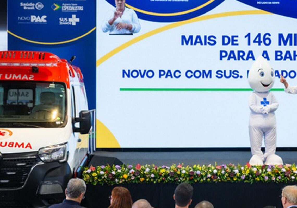 Saúde entrega ambulâncias, unidades móveis e equipamentos na Bahia
