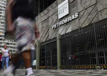Petrobras diz entregar todo o combustível produzido nas refinarias