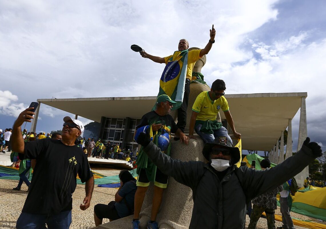 Argentina concede refúgio permanente a condenado pelo 8 de janeiro