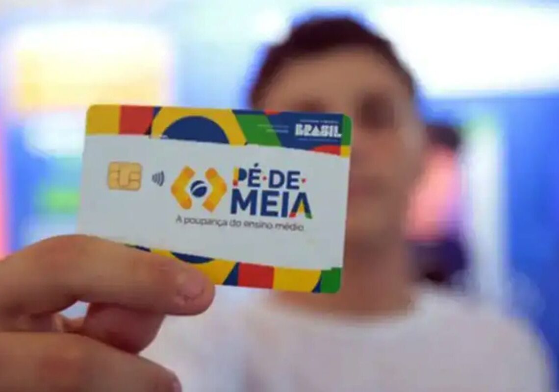 Pé-de-Meia paga incentivos a alunos nascidos em setembro e outubro