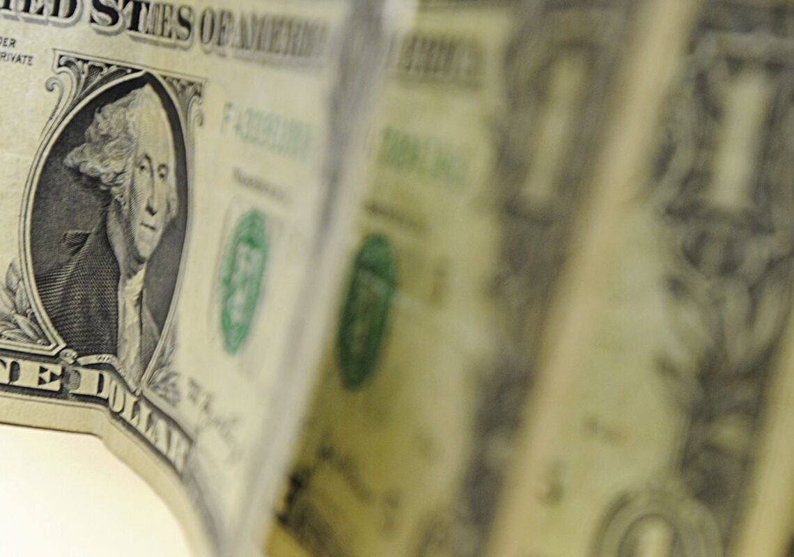 Dólar cai para R$ 5,24, e bolsa sobe 3,24% após fala de Trump