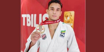 Guilherme Schimidt é bronze no Grand Slam de Tbilisi