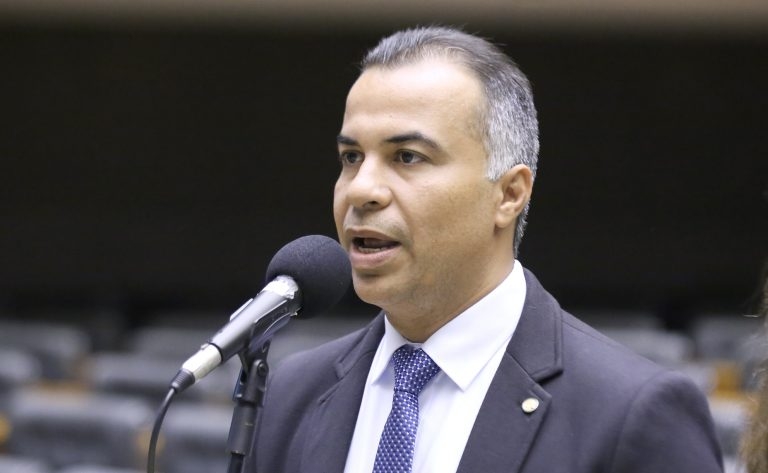 Projeto cria faixas exclusivas para cadeirantes em vias públicas de todo o país – Notícias