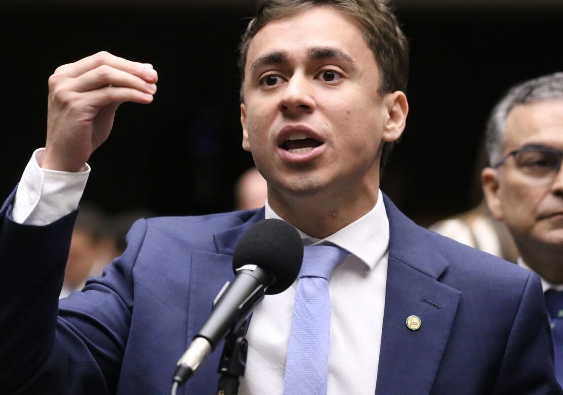 Nikolas Ferreira viajou em jato de Vorcaro na campanha de 2022