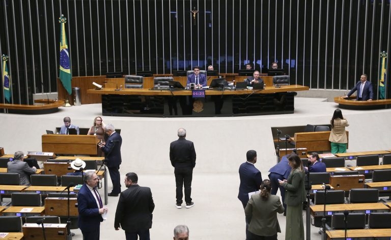 Deputados aprovam urgência para projetos de auxílio a atingidos por enchentes em MG – Notícias