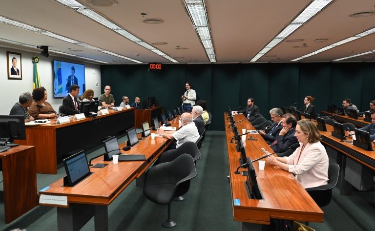 Debatedores apontam moradia como base de outros direitos e alertam para avanço das favelas – Notícias