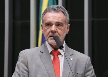 Projeto cria piso salarial de R$ 4 mil para motoristas de ônibus em cidades grandes – Notícias