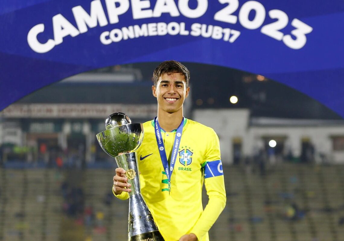 Carlo Ancelotti convoca o zagueiro Vitor Reis, do Girona