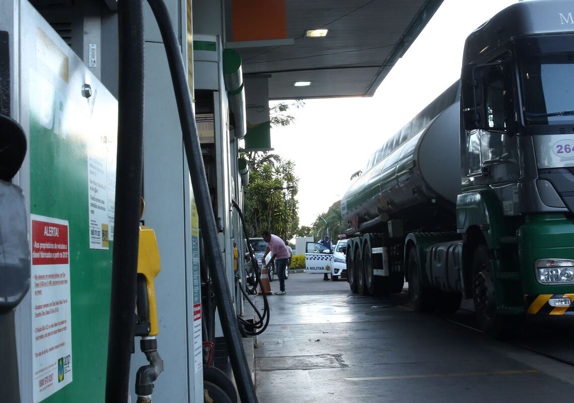 MP da subvenção de R$ 1,20 no diesel sai esta semana, diz Durigan