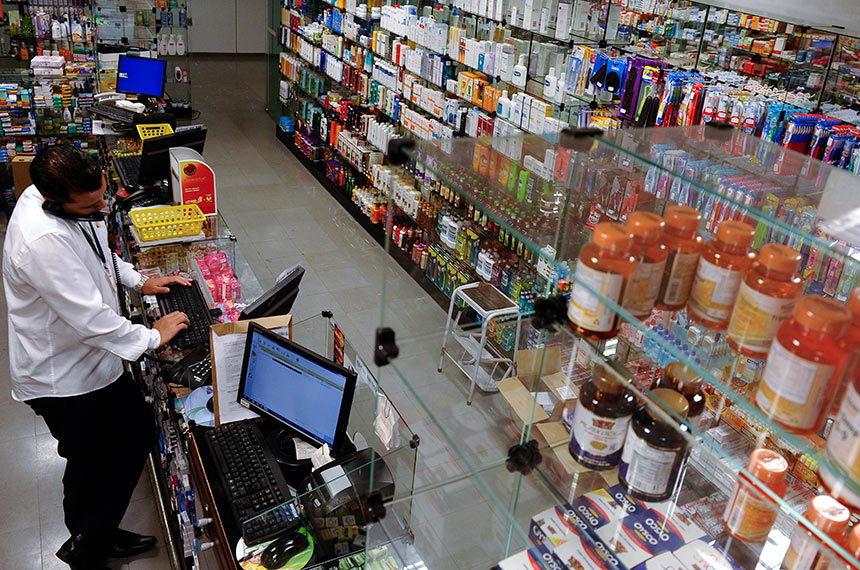 Regra para funcionamento de farmácia dentro de supermercado vai à sanção — Senado Notícias