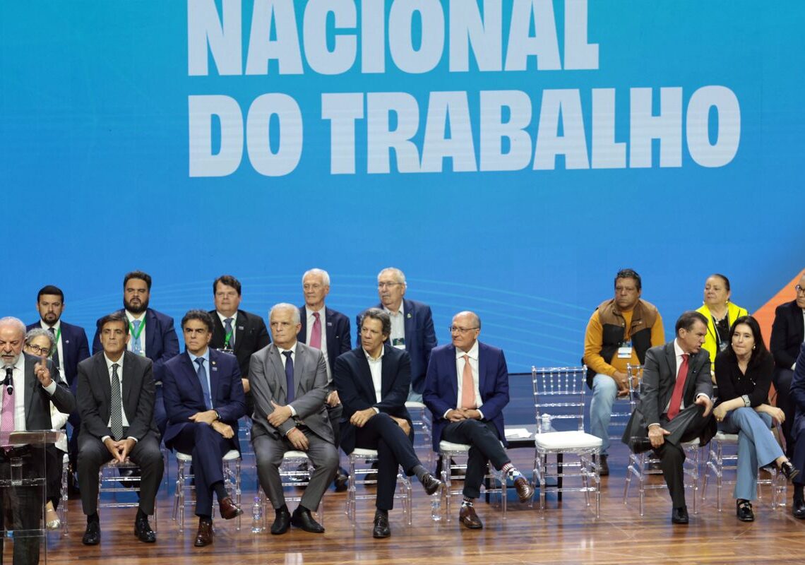 Fim do 6×1: Lula propõe negociação entre patrões, empregados e governo