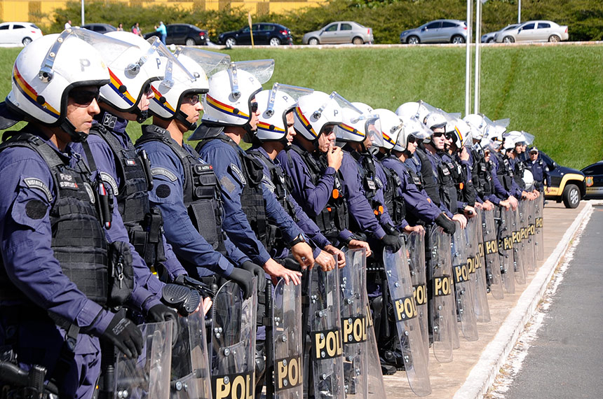 Senado analisa MP de reajuste salarial das forças de segurança do DF — Senado Notícias