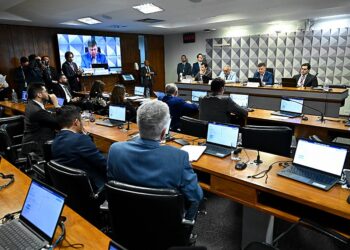 Convocados não comparecem e CPMI do INSS adia depoimentos — Senado Notícias