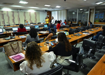 Debate aponta urgência no combate ao racismo e à misoginia, que vêm crescendo — Senado Notícias
