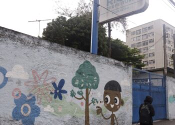 Violência interrompe transportes e afeta acesso à educação no Rio