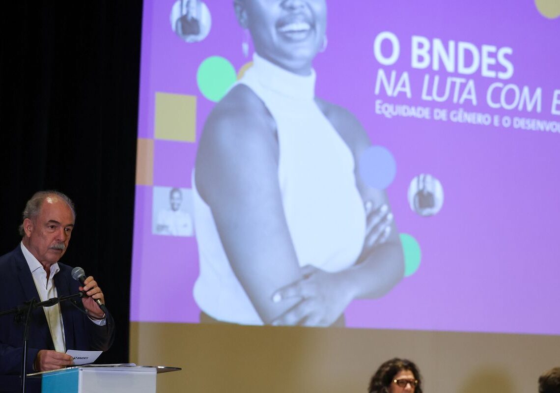 BNDES reduz taxa de juros em empréstimos para mulheres de cooperativas