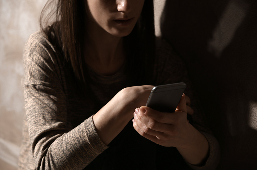 Violência digital contra mulher também é crime; veja como denunciar — Senado Notícias
