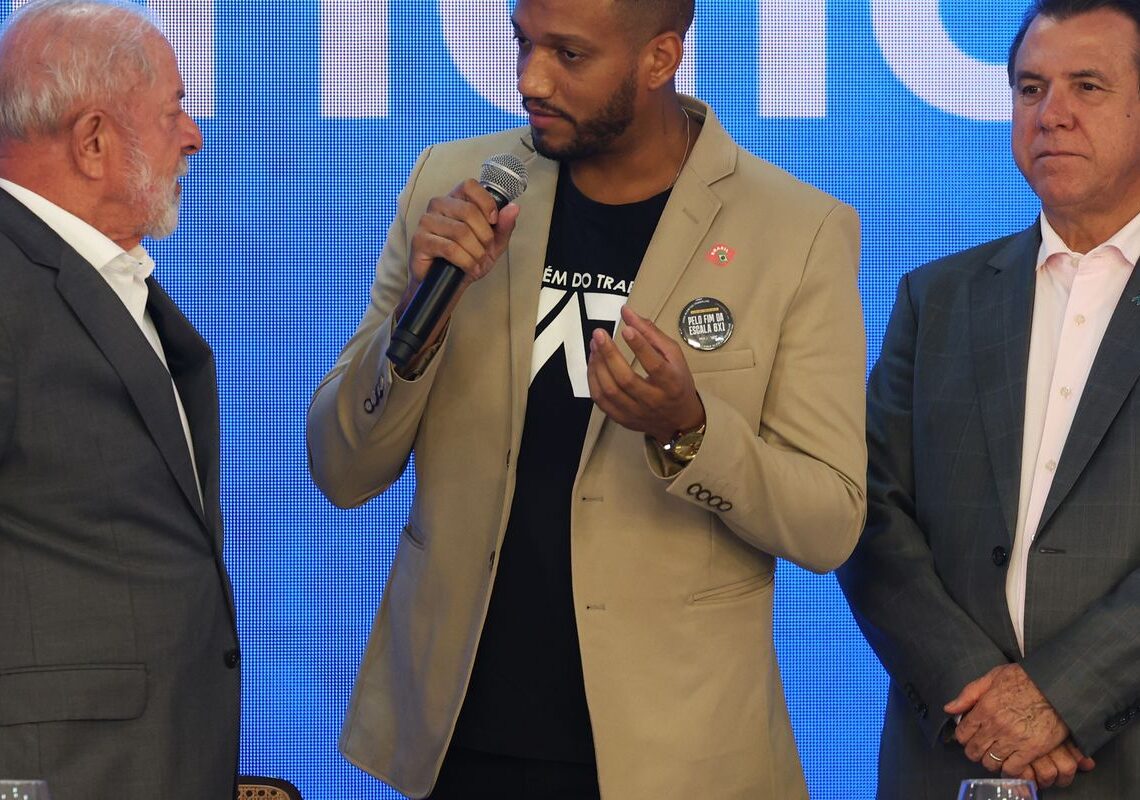 Lula pede mobilização a centrais sindicais para fim da escala 6×1