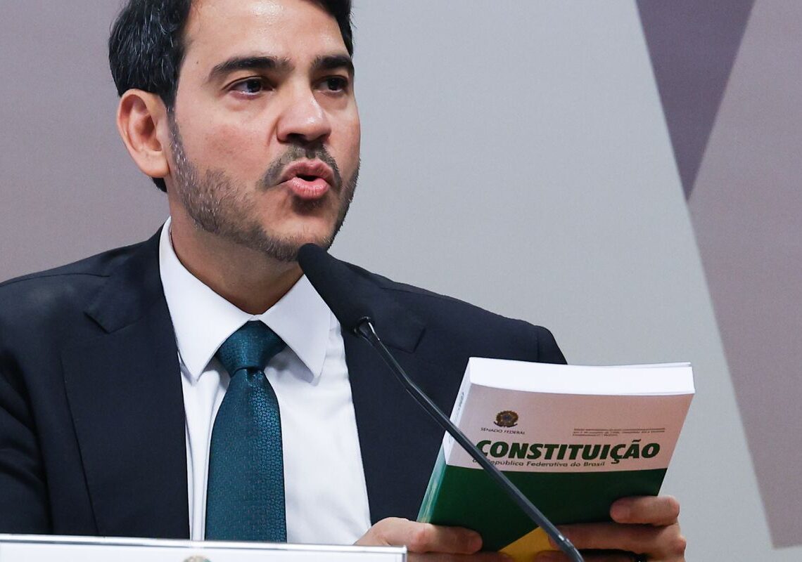 Messias defende aprimorar STF e autocontenção em pautas polêmicas