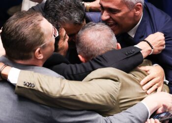 Senado rejeita indicação de Messias para STF