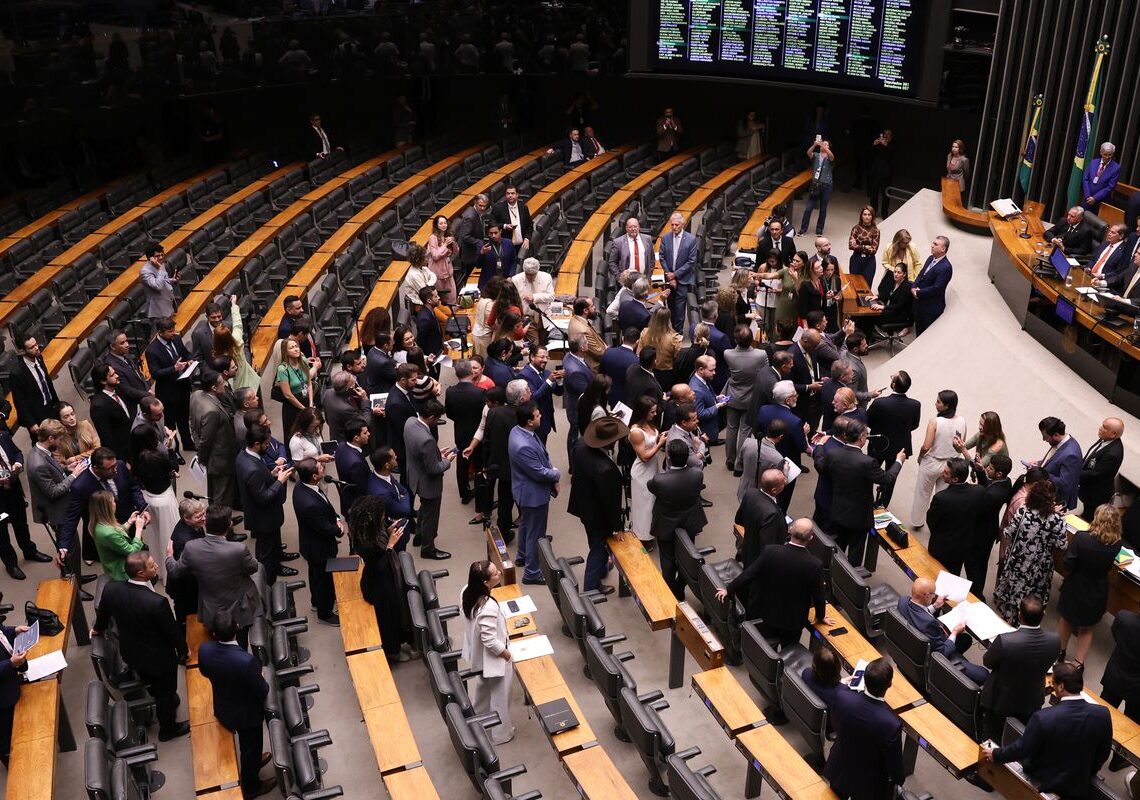 Congresso derruba veto de Lula e mantém PL da Dosimetria