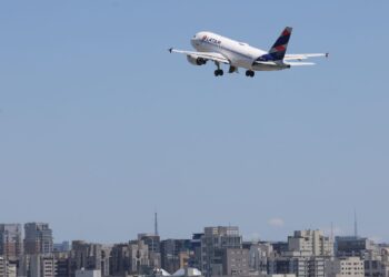 Cade investiga possível alinhamento de preços entre Latam e Gol