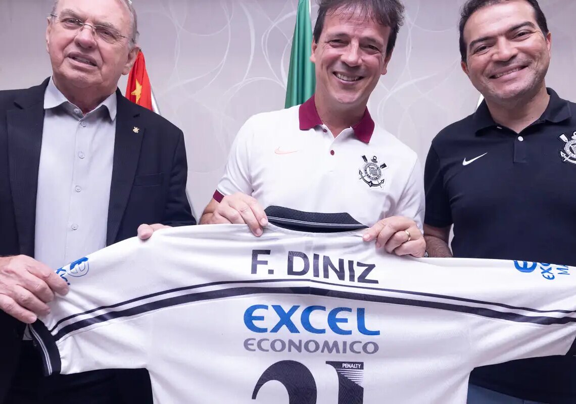 Fernando Diniz é anunciado como novo técnico do Corinthians