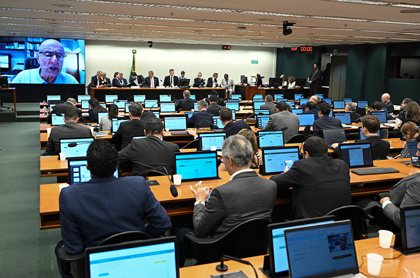 Lei de Diretrizes Orçamentárias prevê salário mínimo de R$ 1.717 em 2027 — Senado Notícias