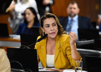 Vai à sanção mais rigor para preso que mantiver ameaças contra mulher — Senado Notícias