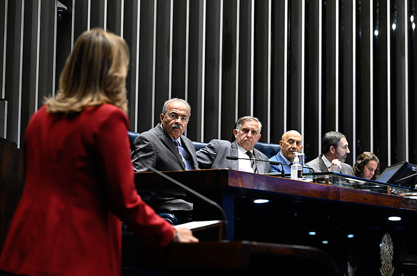 Reajuste para forças de segurança de DF e ex-territórios segue para sanção — Senado Notícias