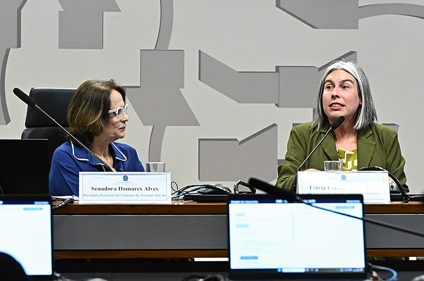 Cigarro eletrônico atrai jovens e agrava dependência, segundo especialistas — Senado Notícias
