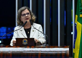Teresa Leitão defende o SUS e o fortalecimento da saúde pública — Senado Notícias