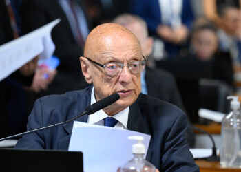 Regras para uso de postes por empresas de energia e teles vão à Câmara — Senado Notícias