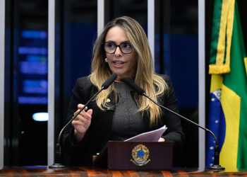 Roberta Acioly comemora avanço da PEC que reduz jornada de enfermeiros — Senado Notícias