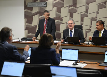 CAE aprova piso de R$ 13.662 para médicos e cirurgiões-dentistas — Senado Notícias