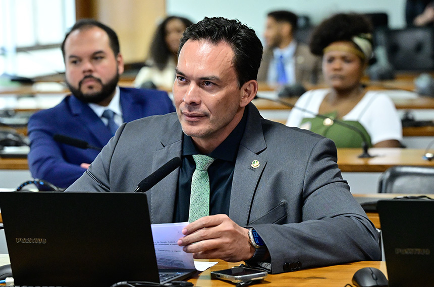 CDH aprova sugestões de cidadãos sobre piso salarial para militares e veterinários — Senado Notícias